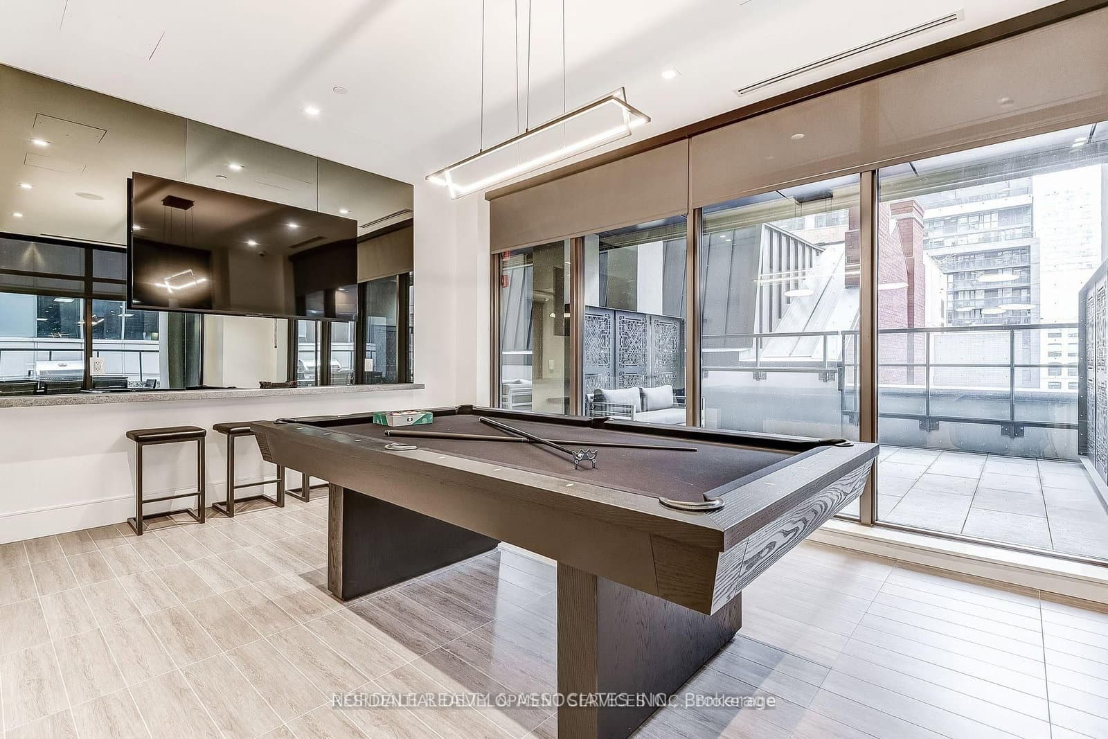28 Widmer Street, Unit SPH25 - Image 6