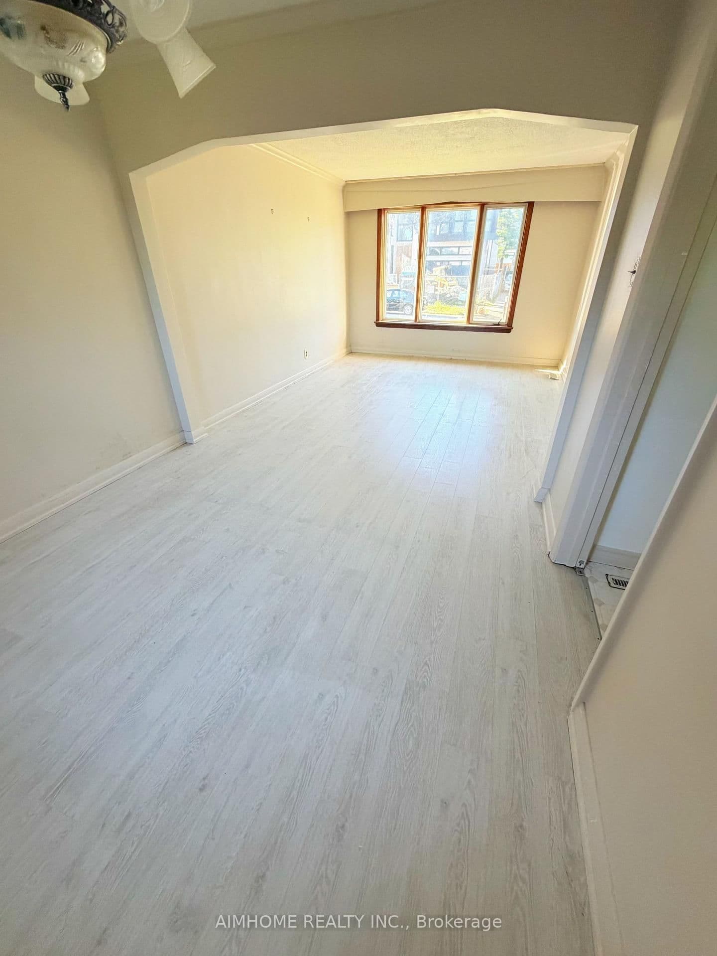 481 Hounslow Avenue - Image 3