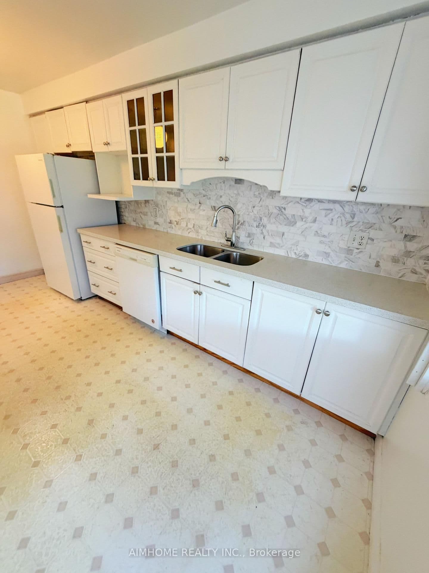 481 Hounslow Avenue - Image 5