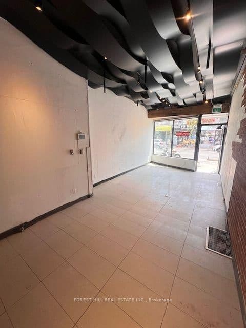 632 Bloor Street W - Image 4