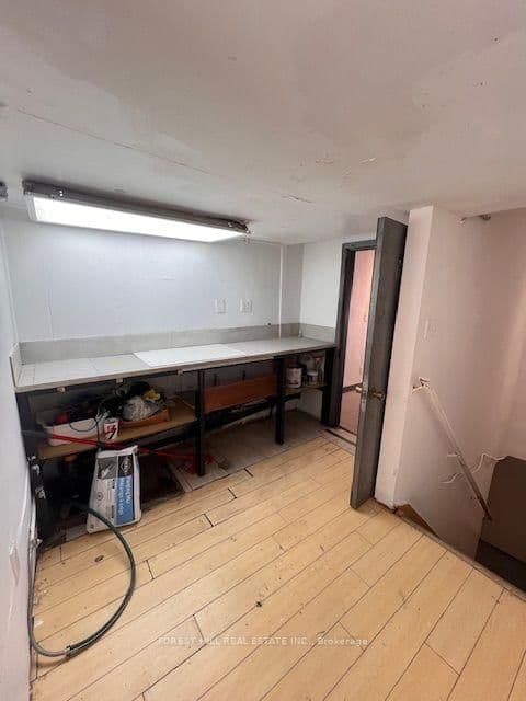 632 Bloor Street W - Image 5
