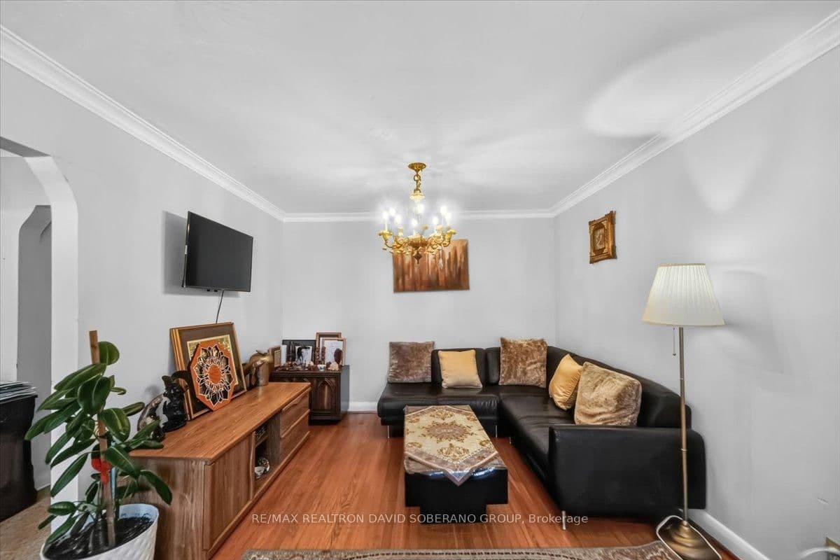 19 Wigan Crescent - Image 3