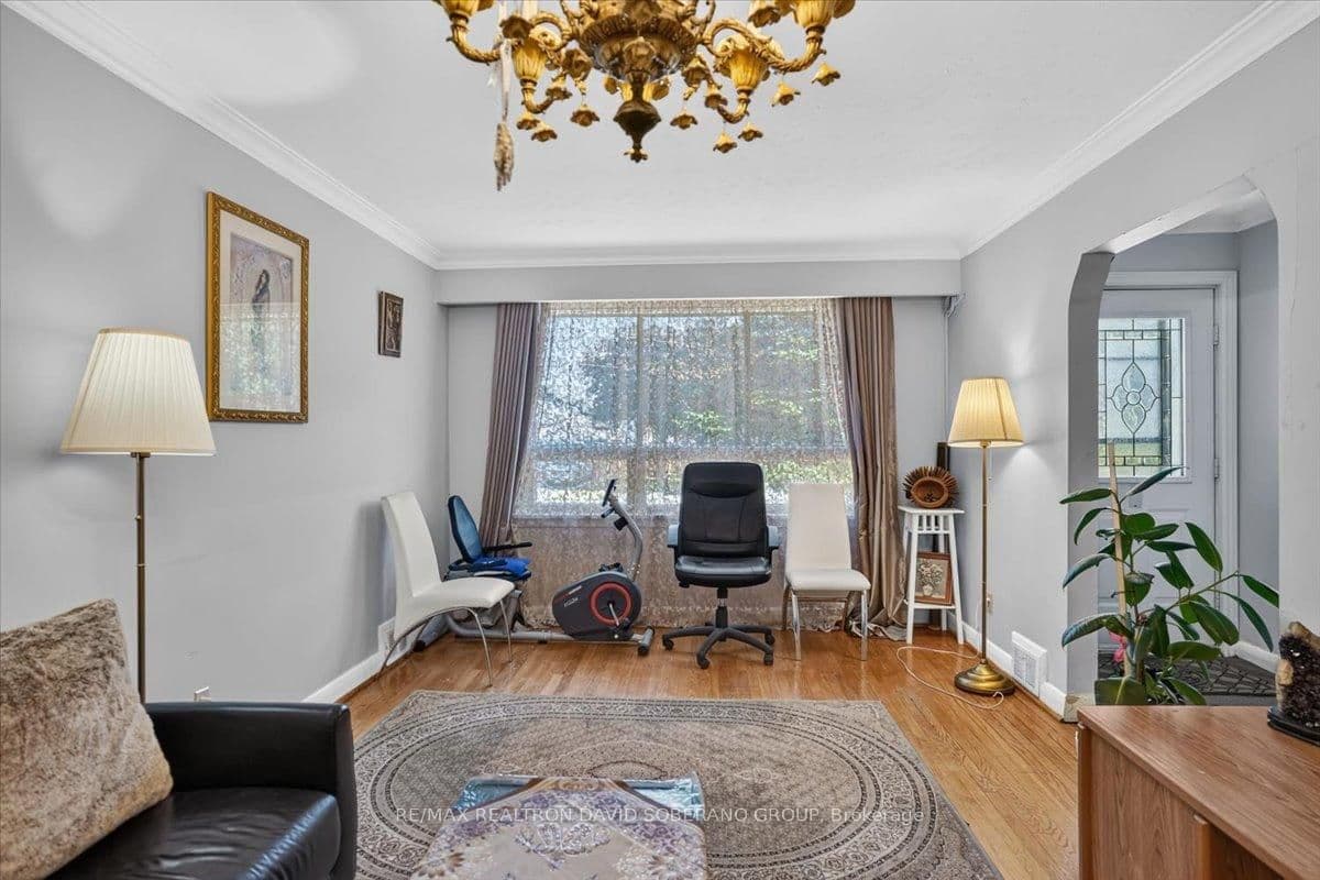 19 Wigan Crescent - Image 4