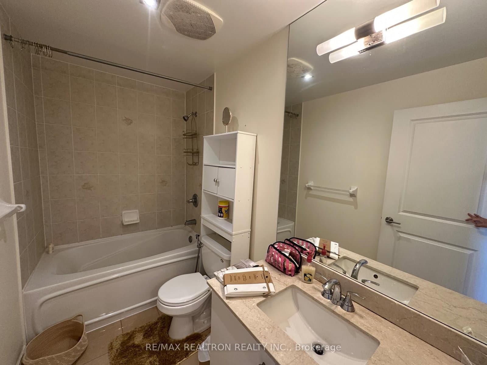 18 Yorkville Avenue, Unit 1601 - Image 3