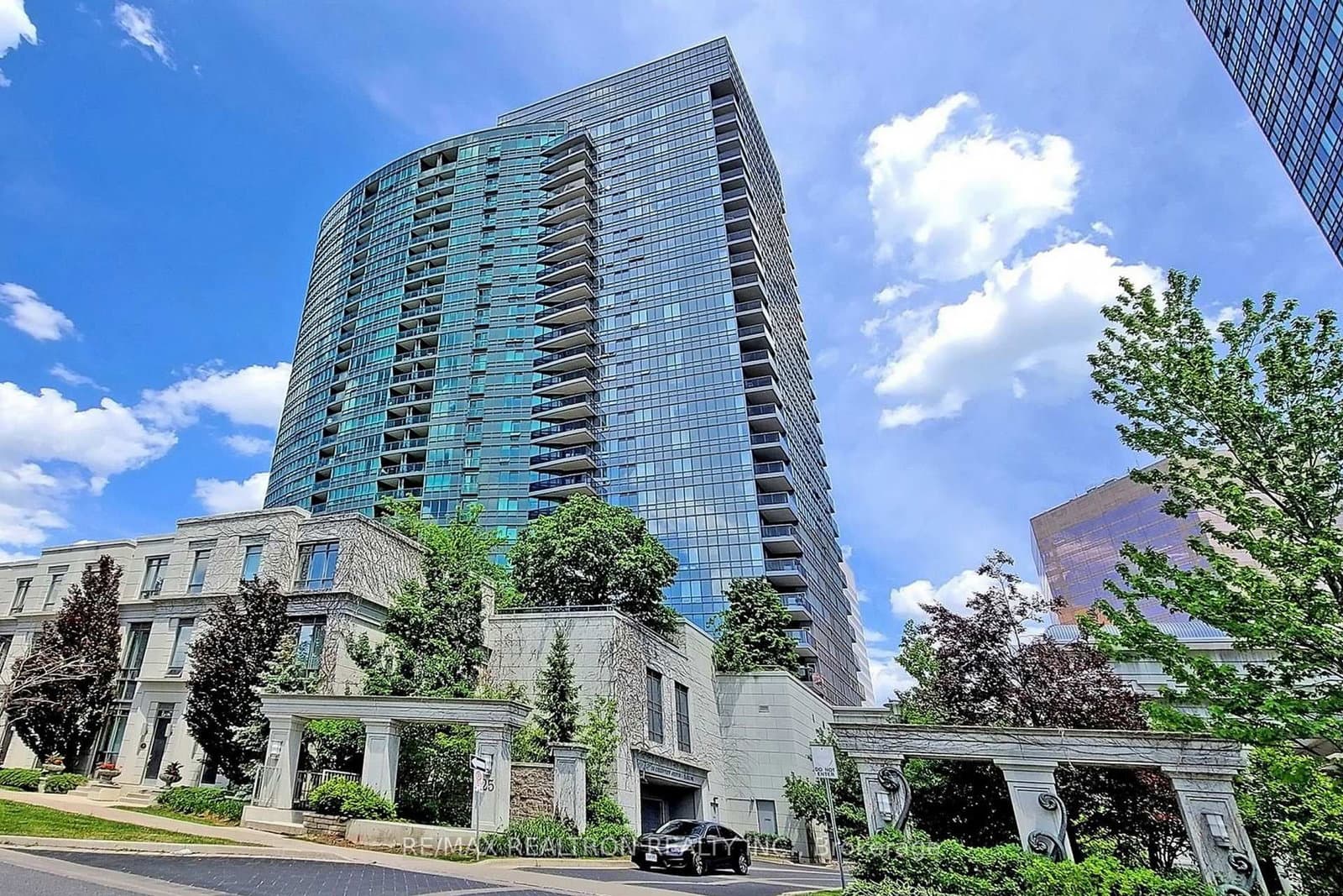 25 Greenview Avenue W, Unit 2515 - Image 1