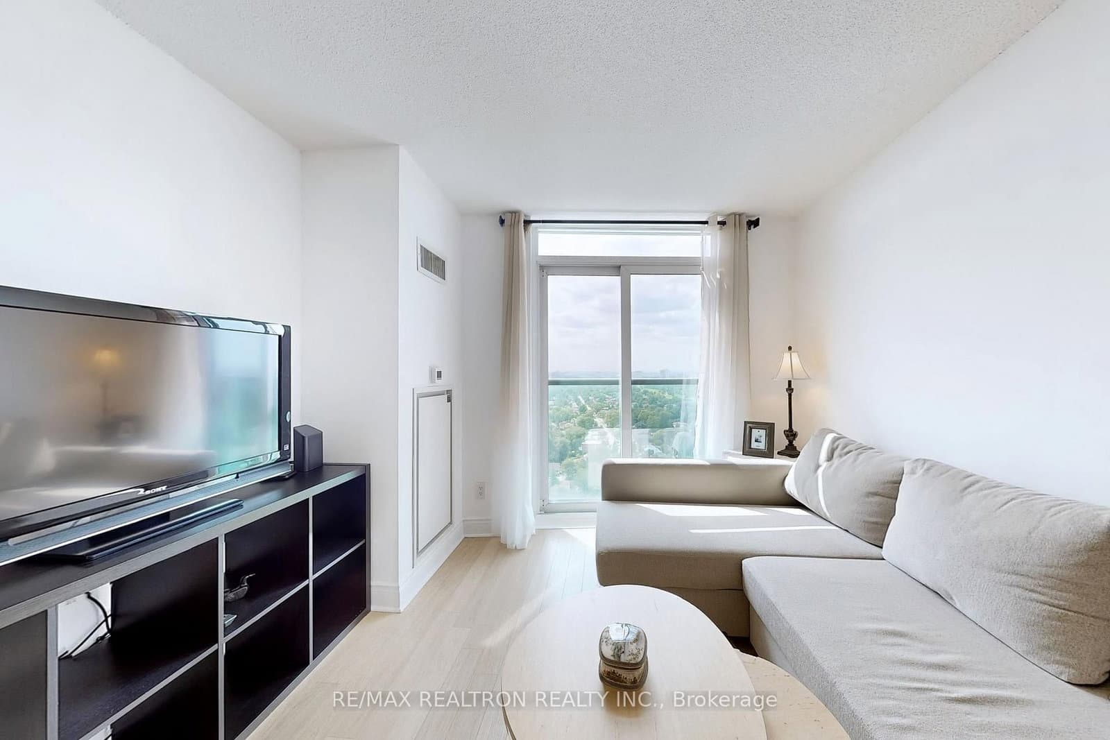 25 Greenview Avenue W, Unit 2515 - Image 6