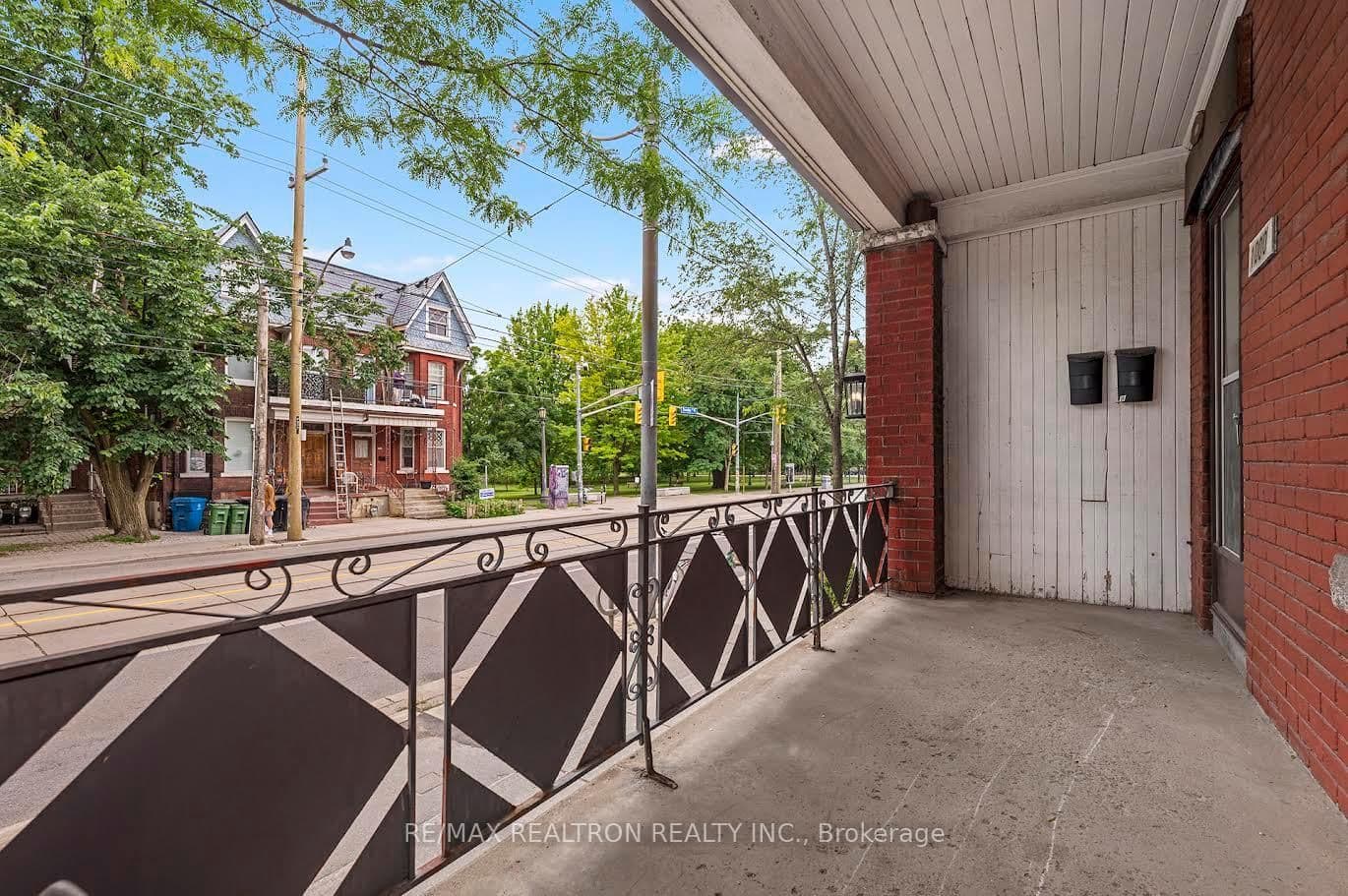 1000 Dundas Street W - Image 4