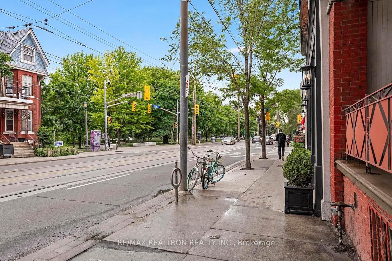 1000 Dundas Street W - Image 5