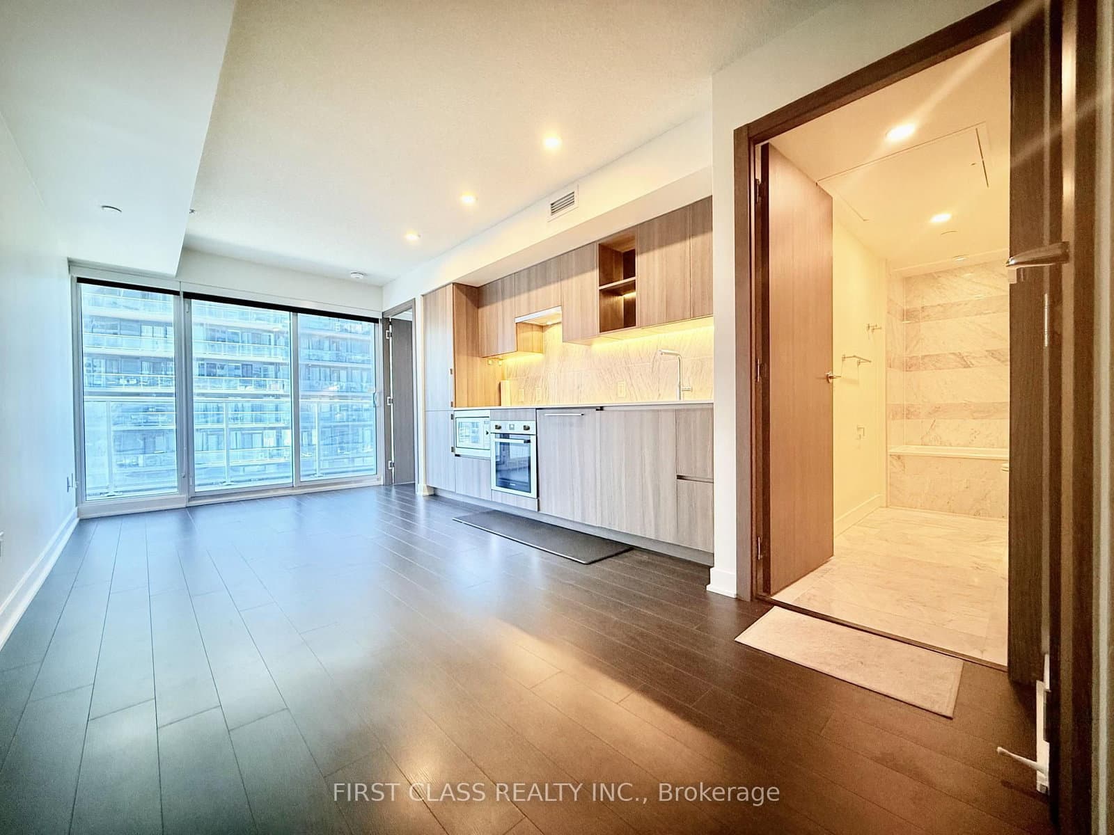 19 Bathurst Street, Unit 902 - Image 4