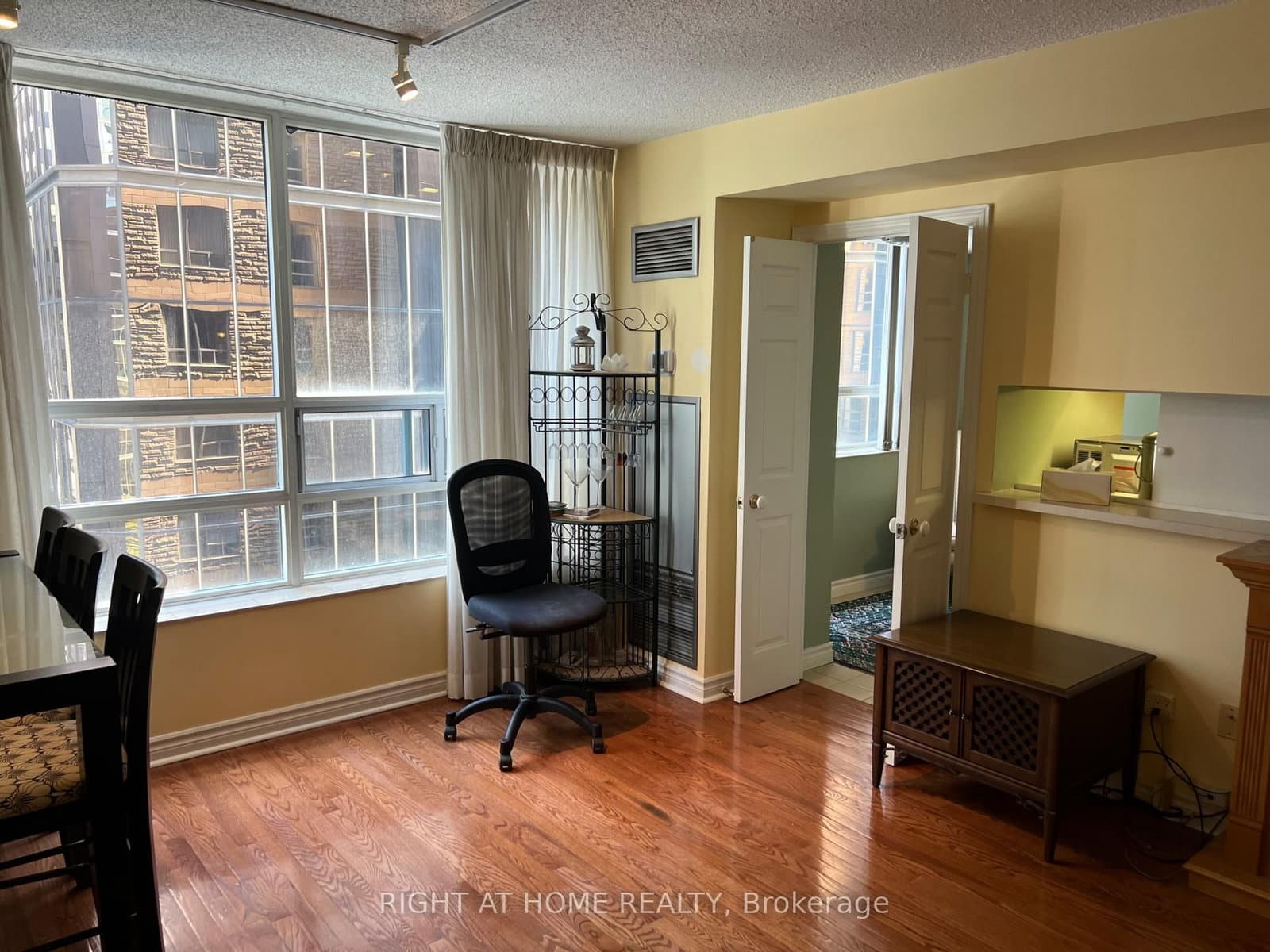 71 Simcoe Street, Unit 705 - Image 4