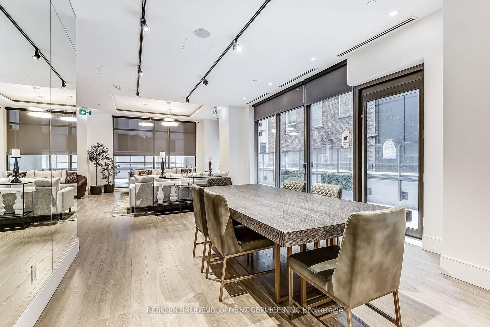 28 Widmer Street, Unit SPH25 - Image 4