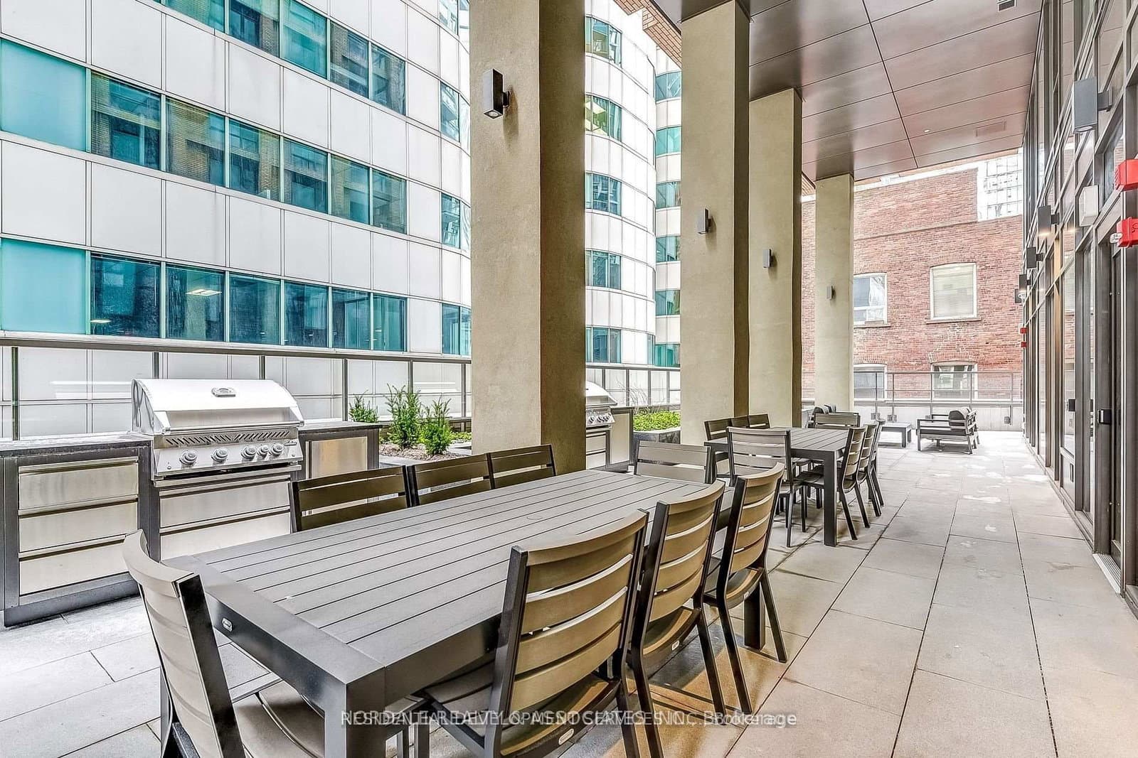 28 Widmer Street, Unit SPH25 - Image 5