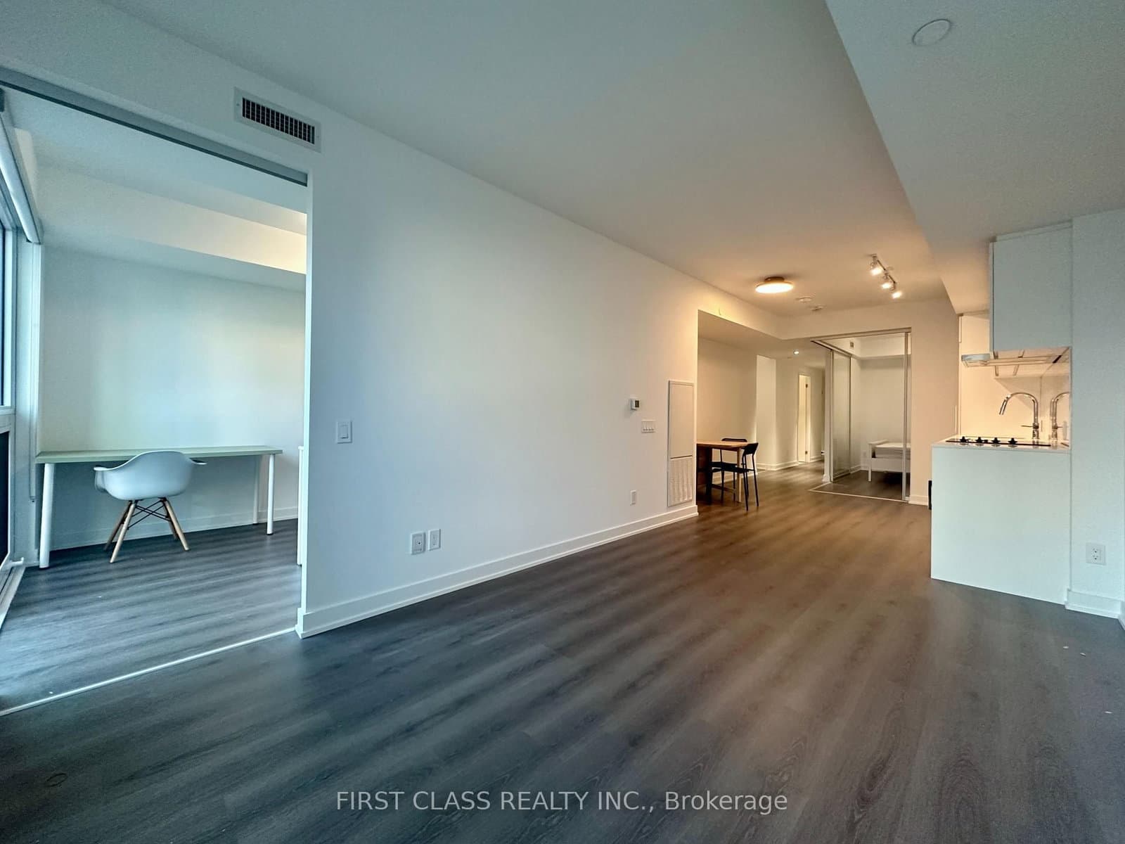 8 Wellesely Street W, Unit 706 - Image 5