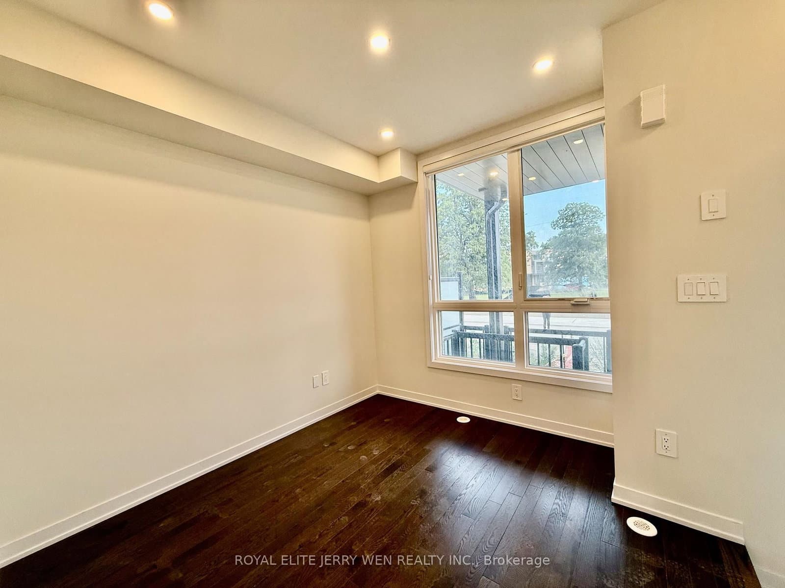 46 Green Gardens Boulevard - Image 2