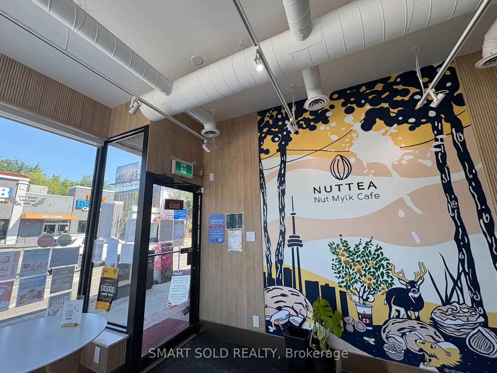 637 Bloor Street W - Image 3