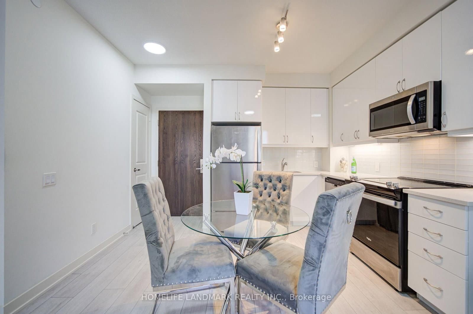 4955 yonge Street, Unit 818 - Image 5