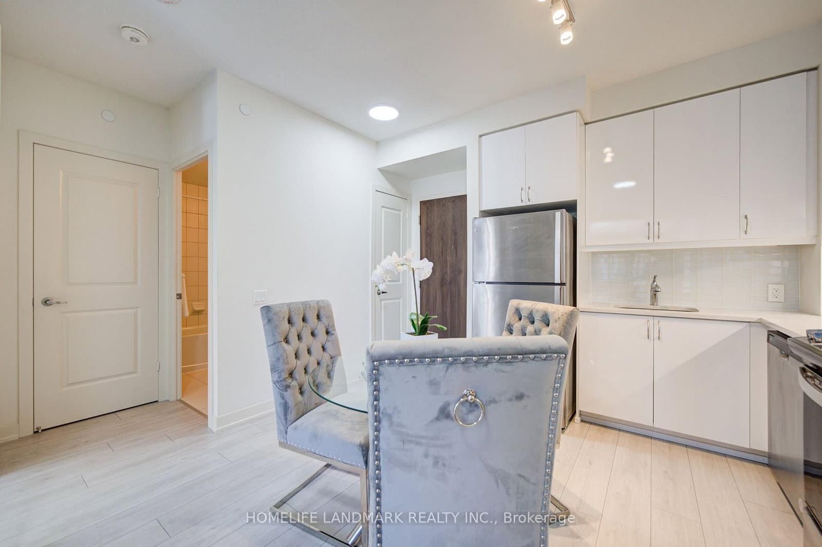 4955 yonge Street, Unit 818 - Image 6