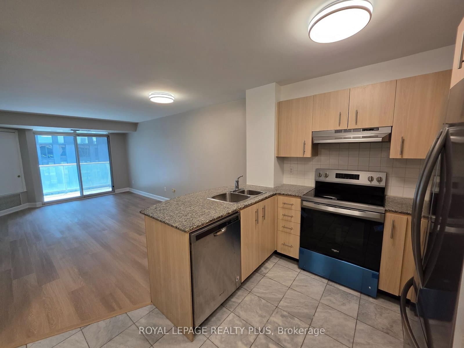 105 Victoria Street, Unit 607 - Image 3