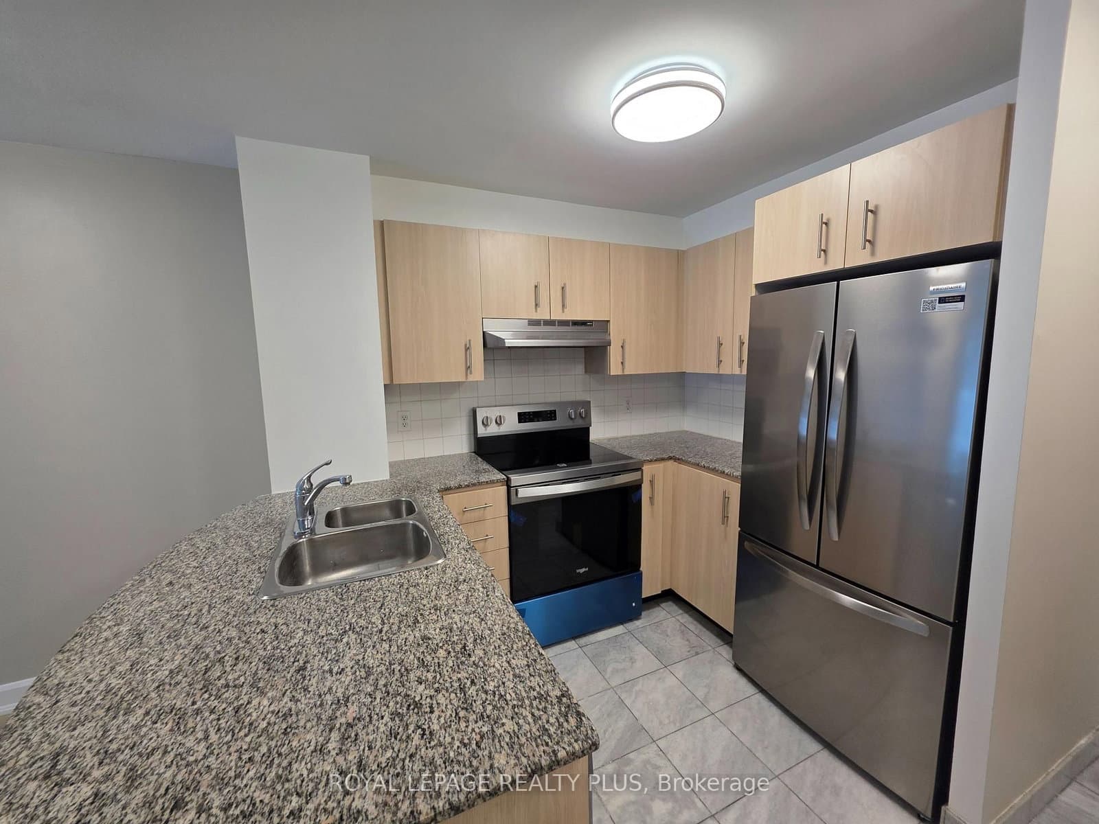 105 Victoria Street, Unit 607 - Image 4