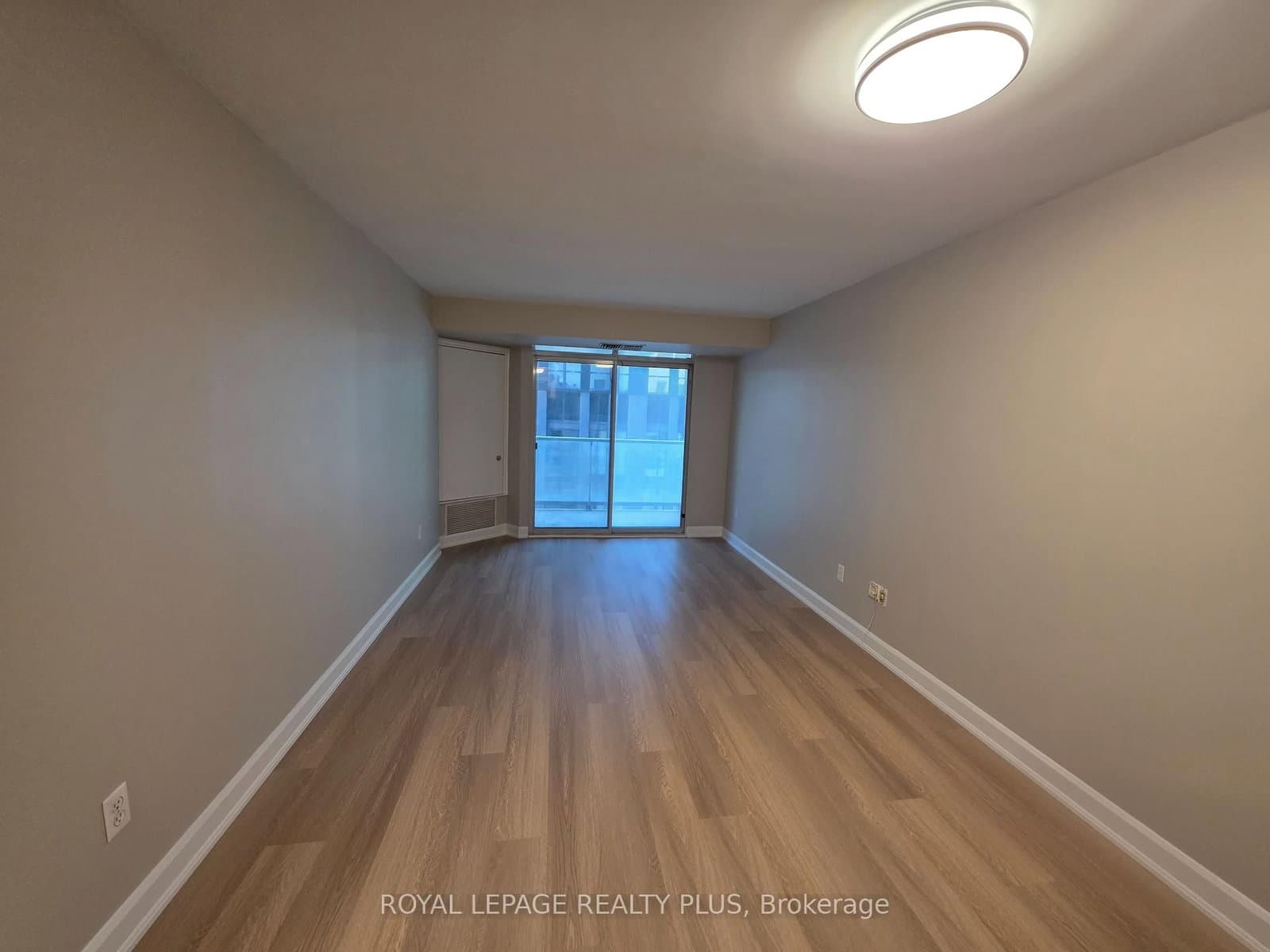 105 Victoria Street, Unit 607 - Image 5