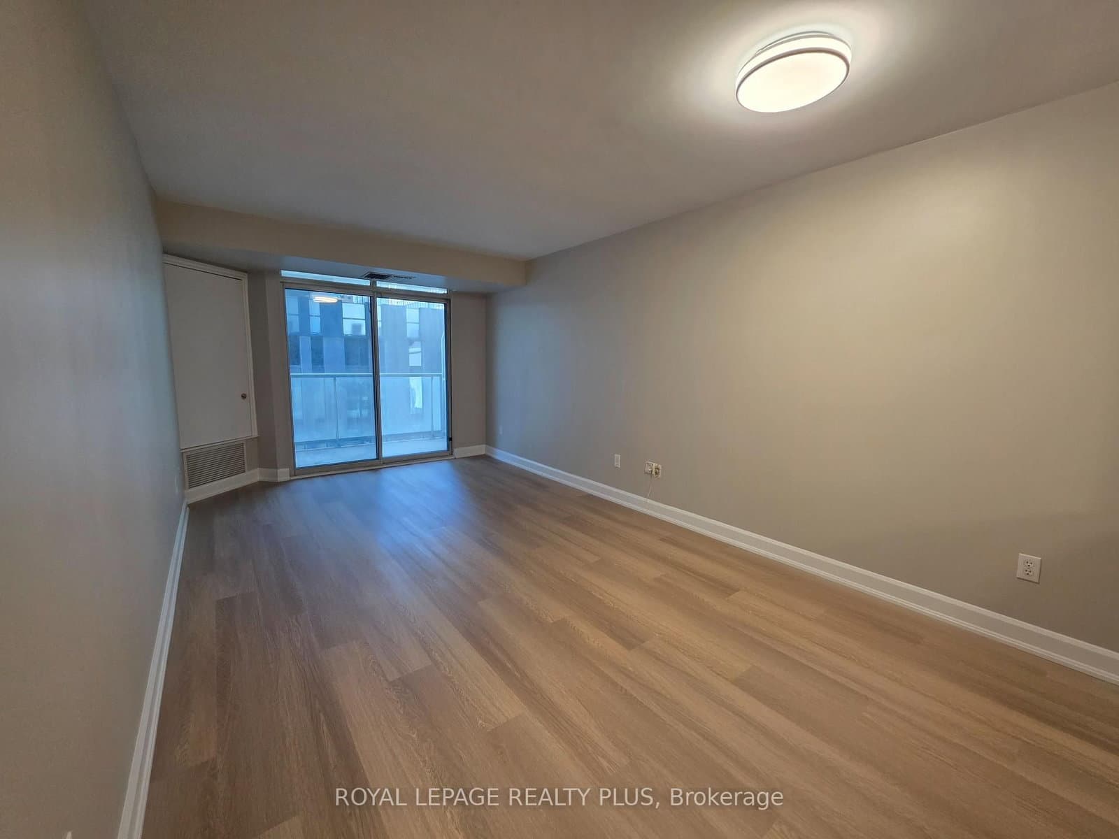 105 Victoria Street, Unit 607 - Image 6