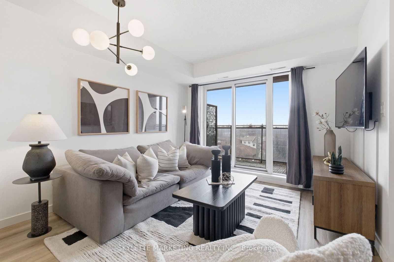 #701 - 801 Sheppard Avenue W