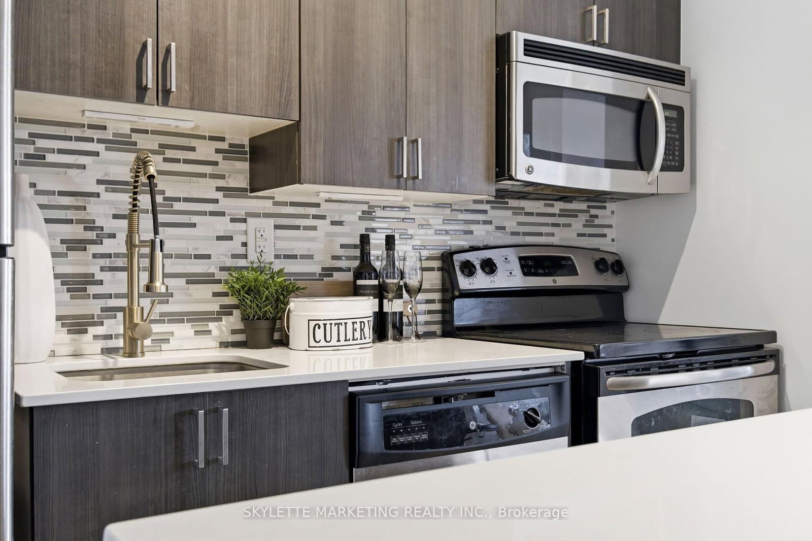 801 Sheppard Avenue W, Unit 701 - Image 5
