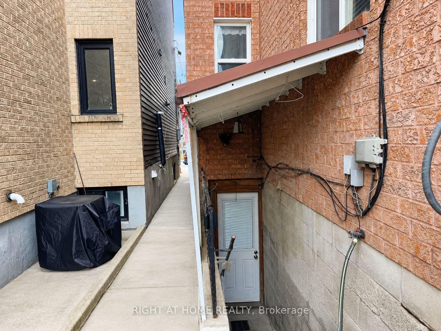 380 Lansdowne Avenue, Unit #Basement - Image 2