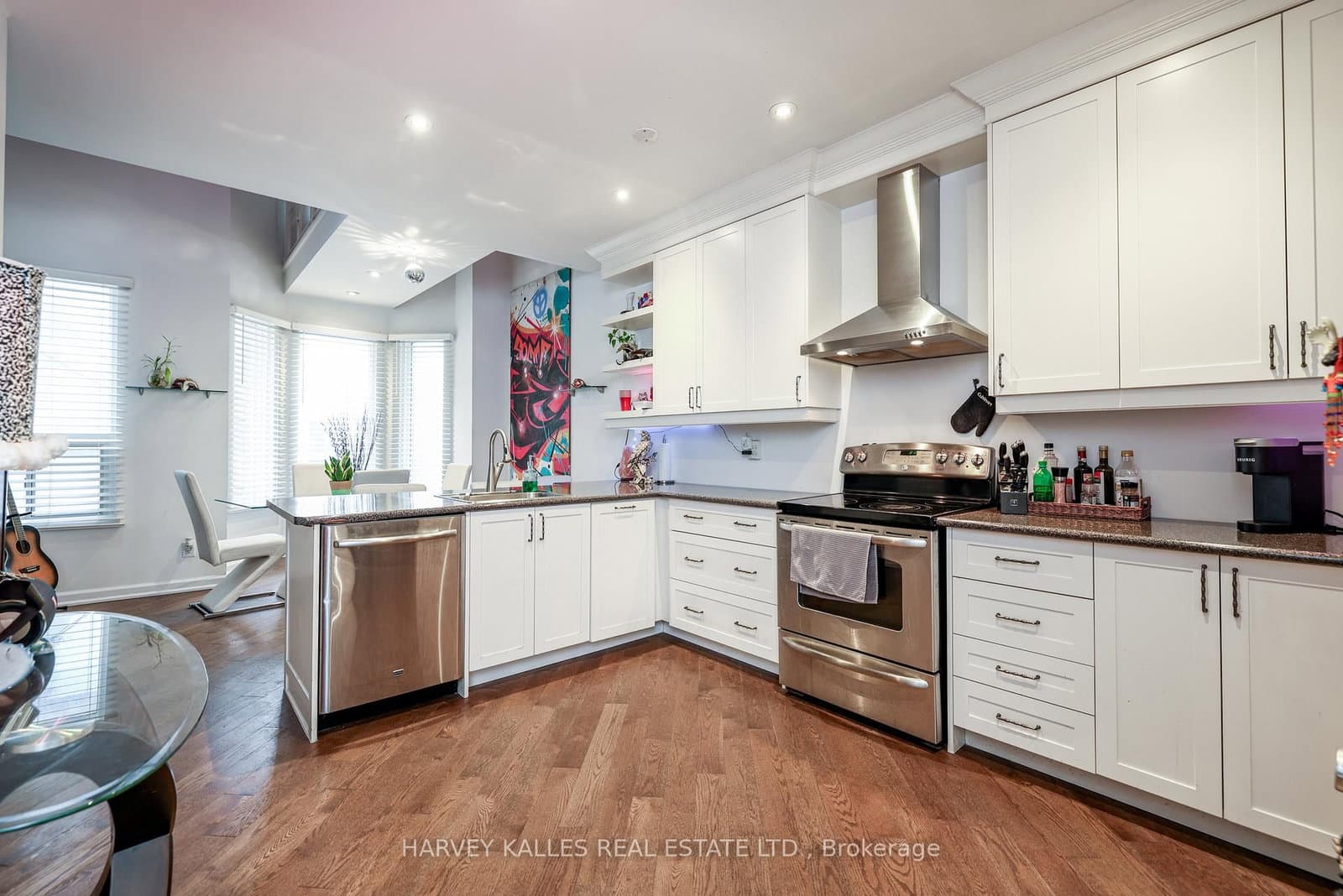 530 Richmond Street W - Image 3