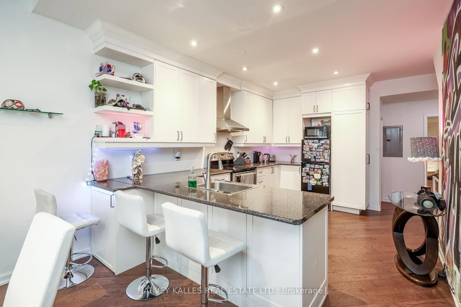 530 Richmond Street W - Image 6
