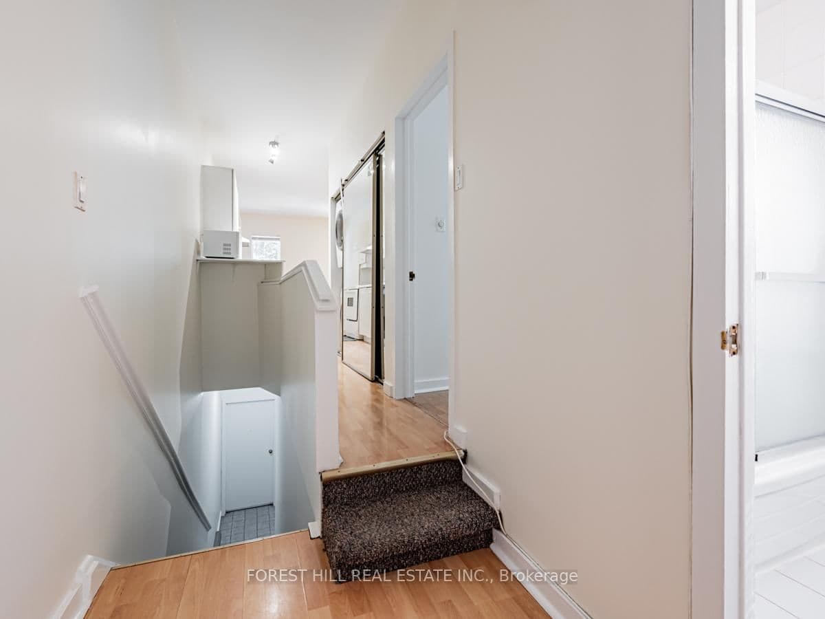 70 Macpherson Avenue, Unit Upper - Image 4
