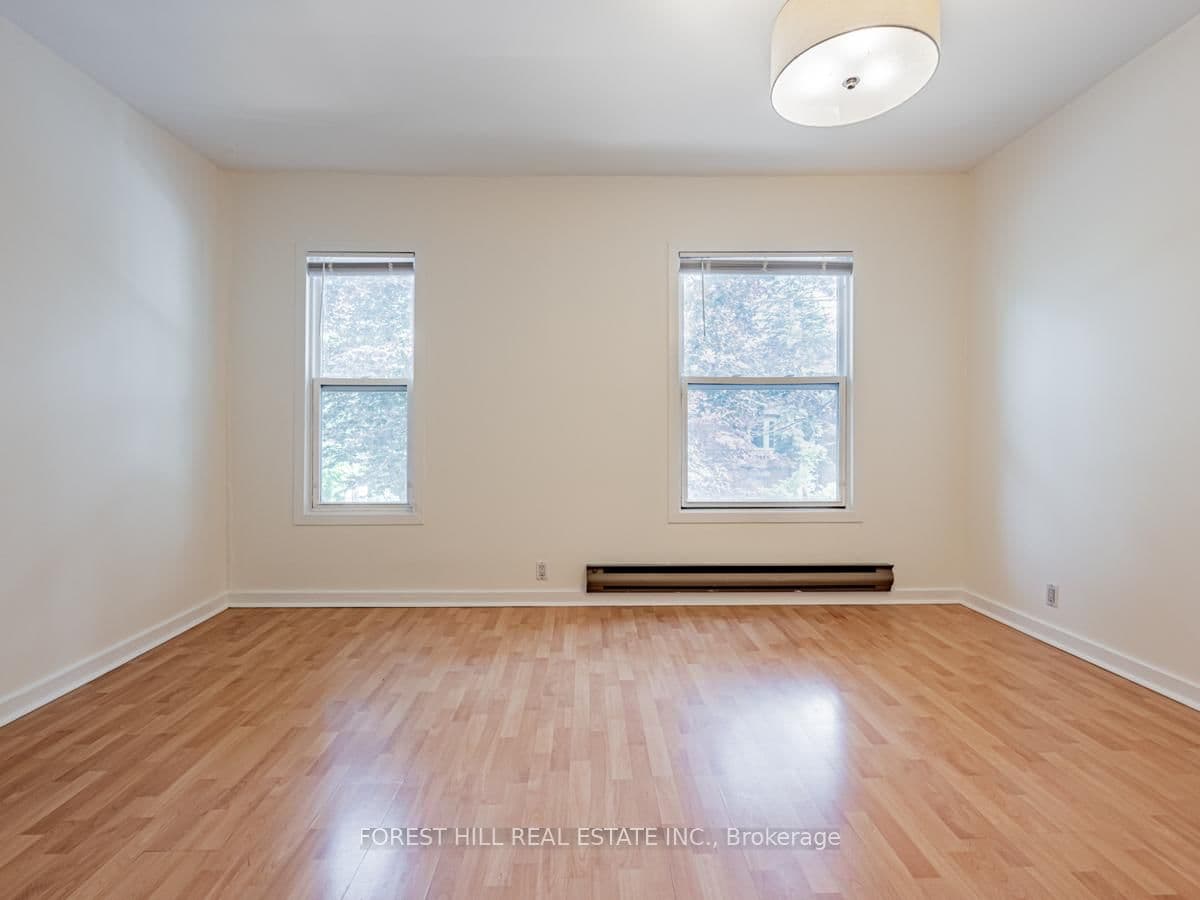 70 Macpherson Avenue, Unit Upper - Image 5