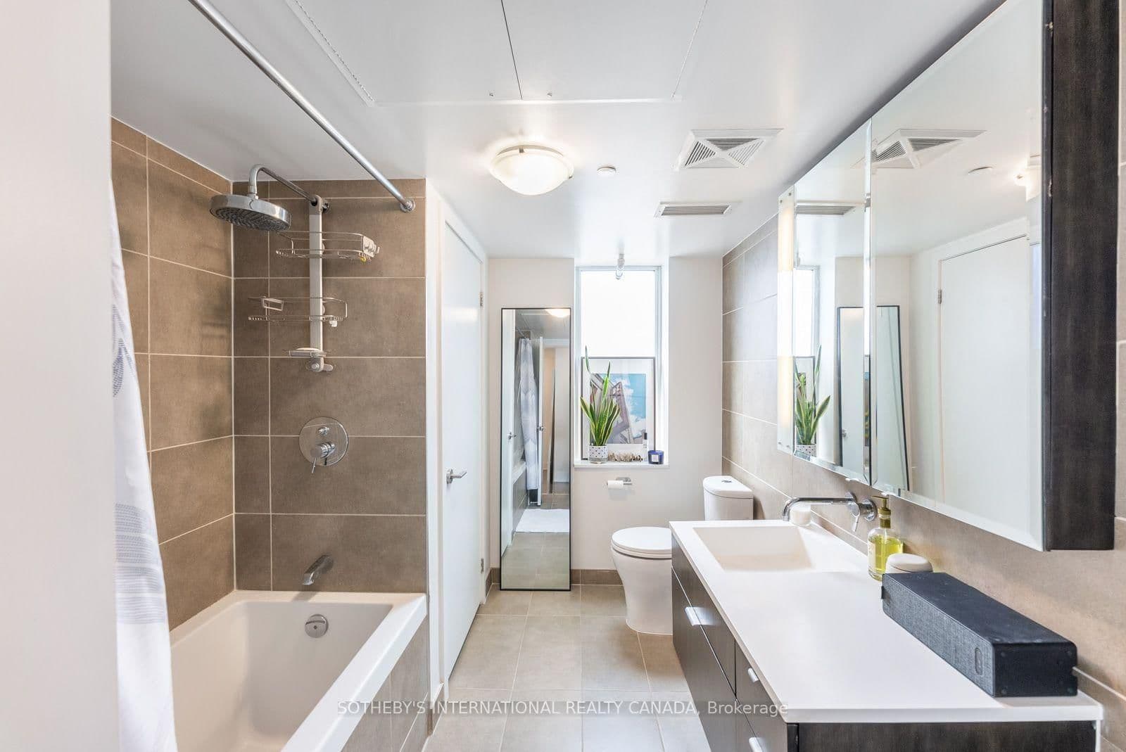 508 Wellington Street W, Unit 901 - Image 4