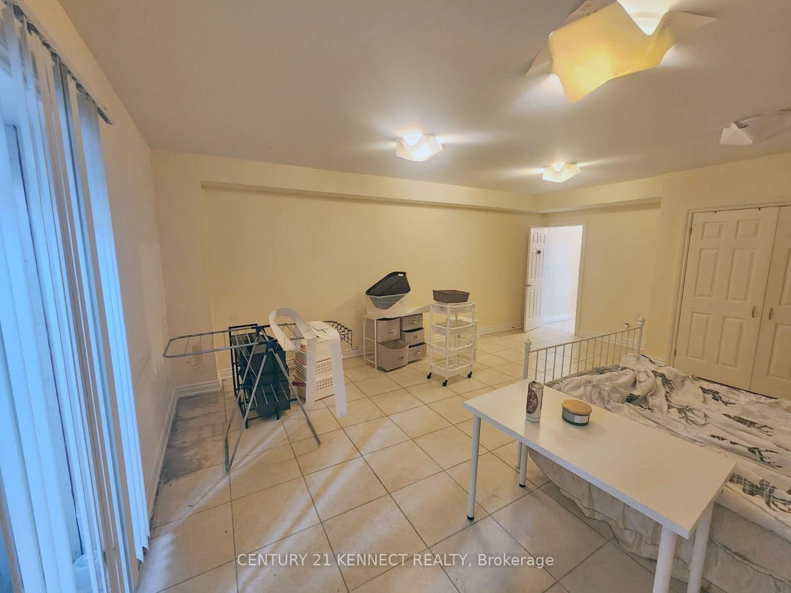 150B Finch Avenue E - Image 4