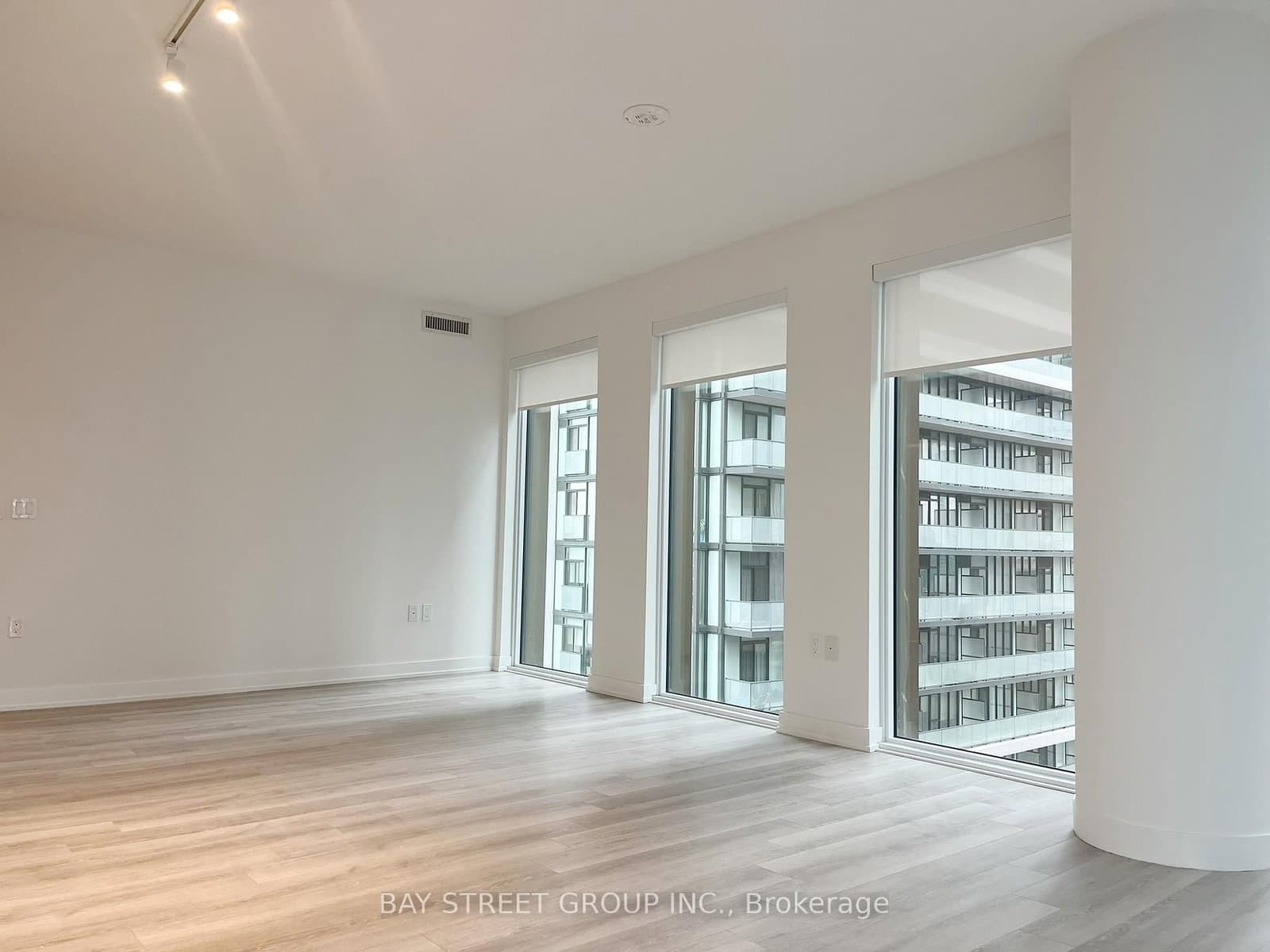 238 Simcoe Street, Unit 1904 - Image 5