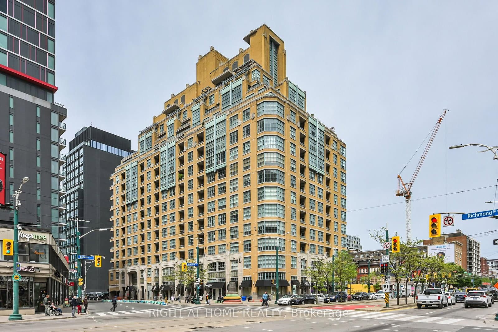 438 Richmond Street W, Unit 621