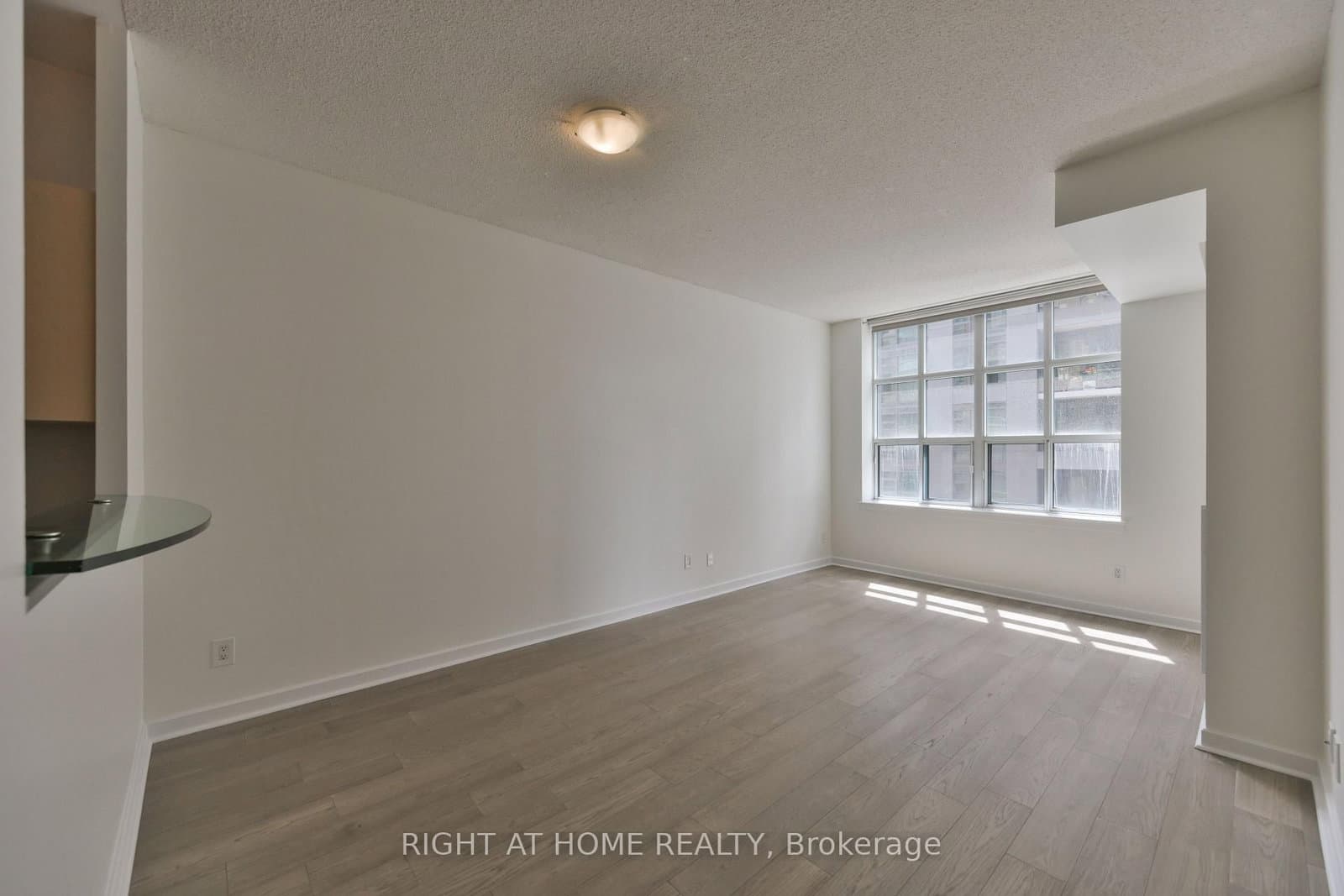 438 Richmond Street W, Unit 621 - Image 2