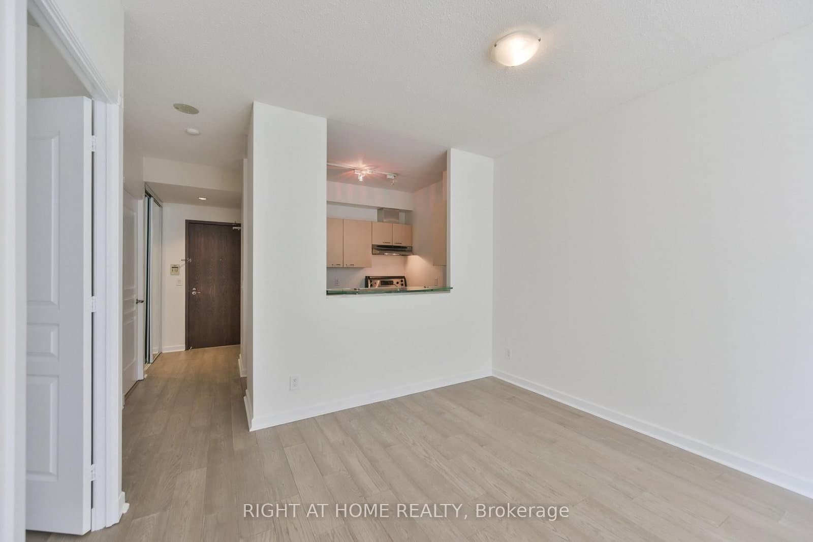 438 Richmond Street W, Unit 621 - Image 4