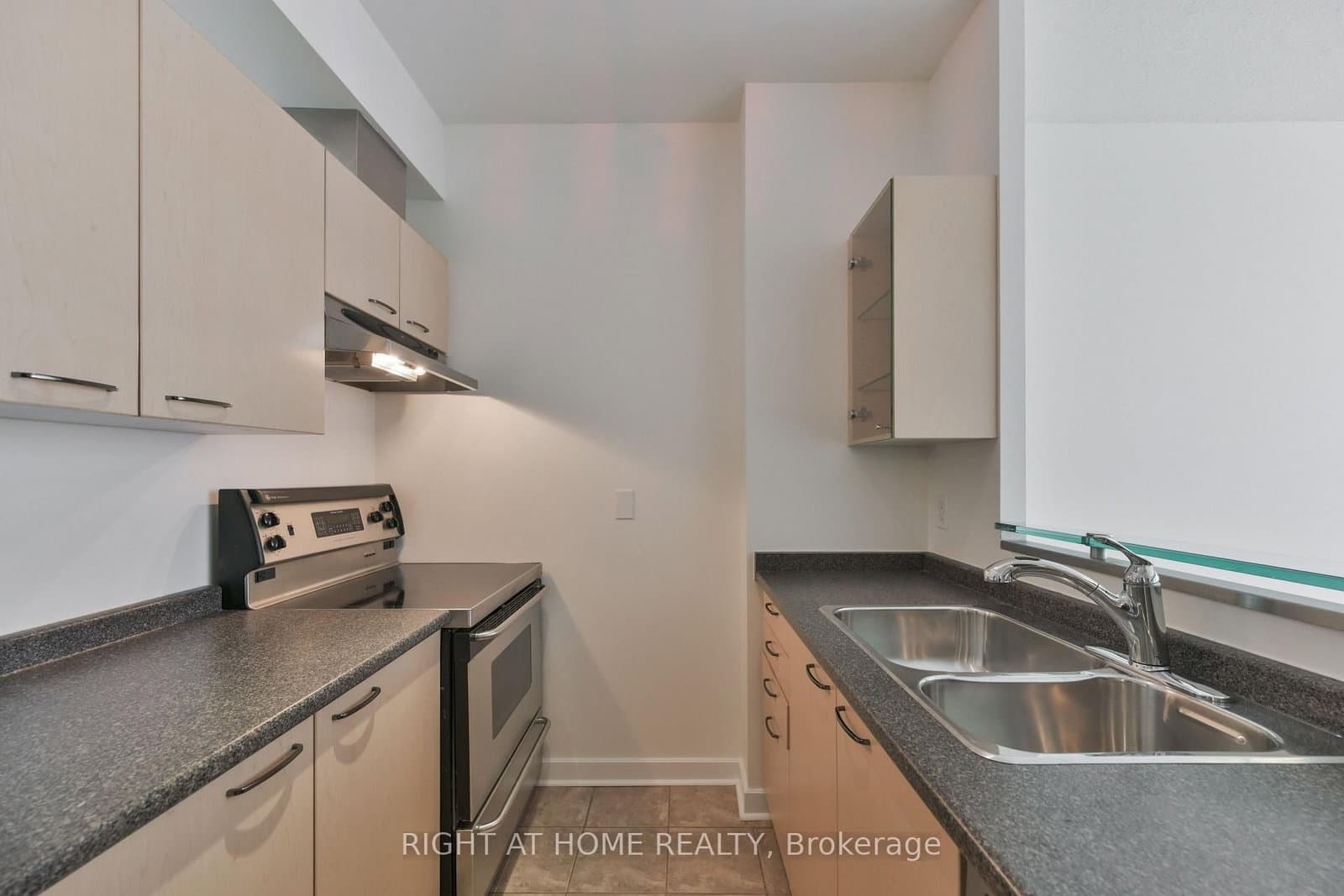 438 Richmond Street W, Unit 621 - Image 6