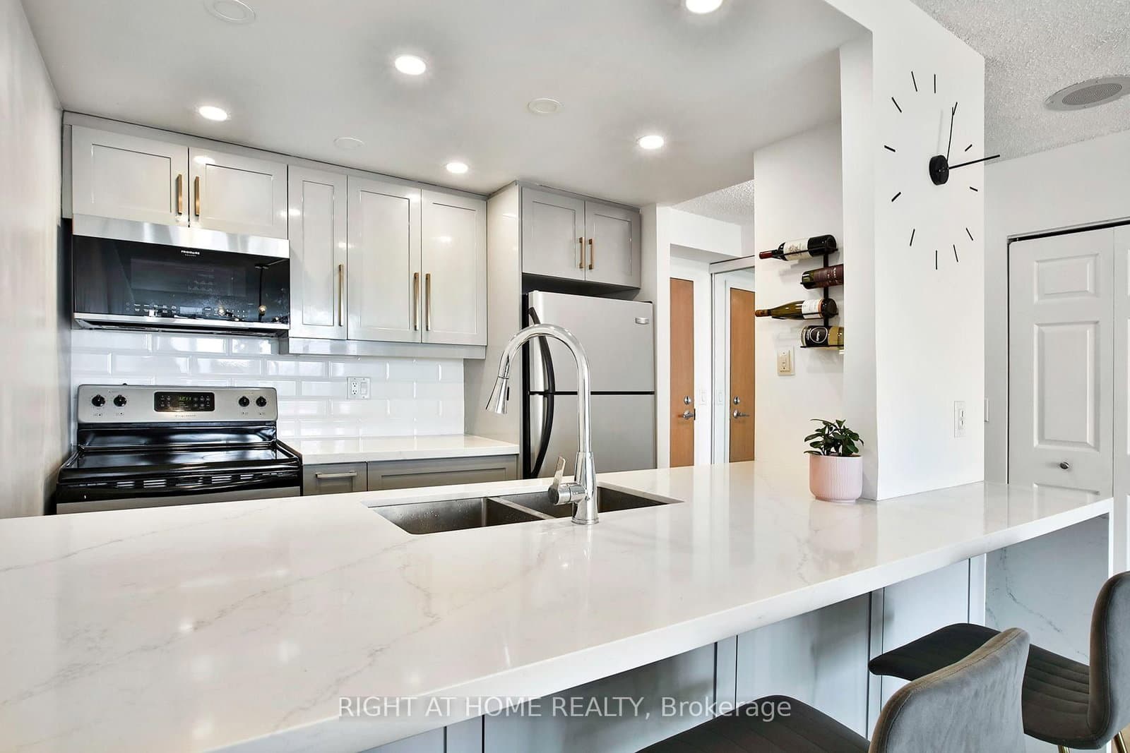 7 Concorde Place, Unit 2212 - Image 6
