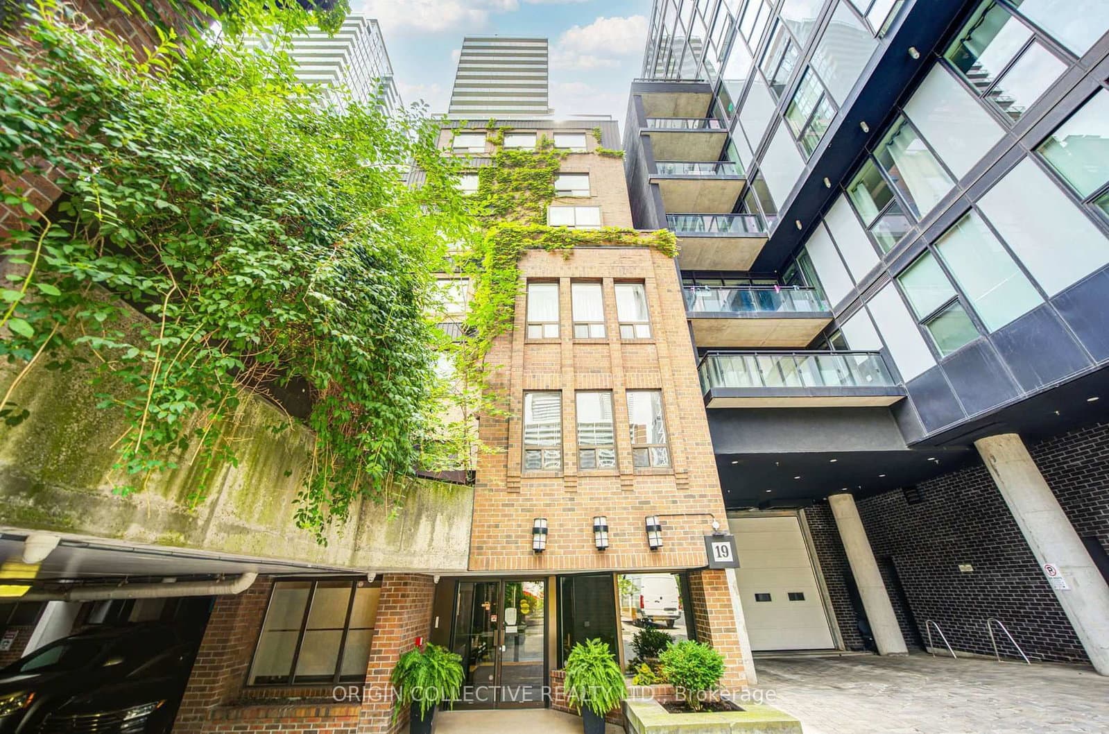19 Dundonald Street, Unit 305 - Image 1