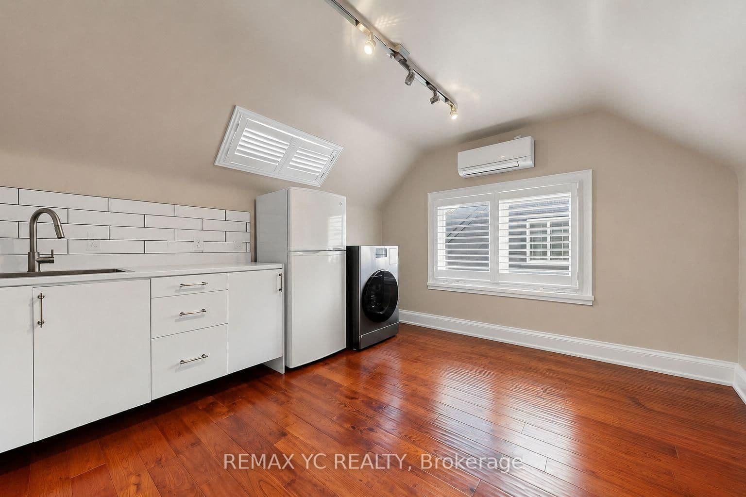 99 Sheppard Avenue E, Unit R1 - Image 1