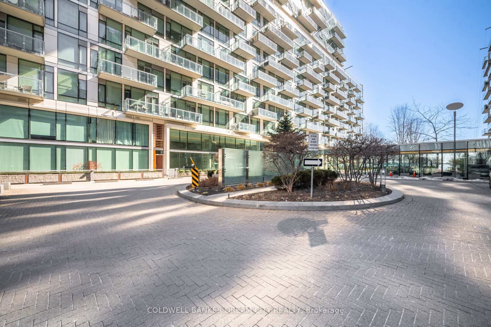 #837 - 39 Queens Quay E