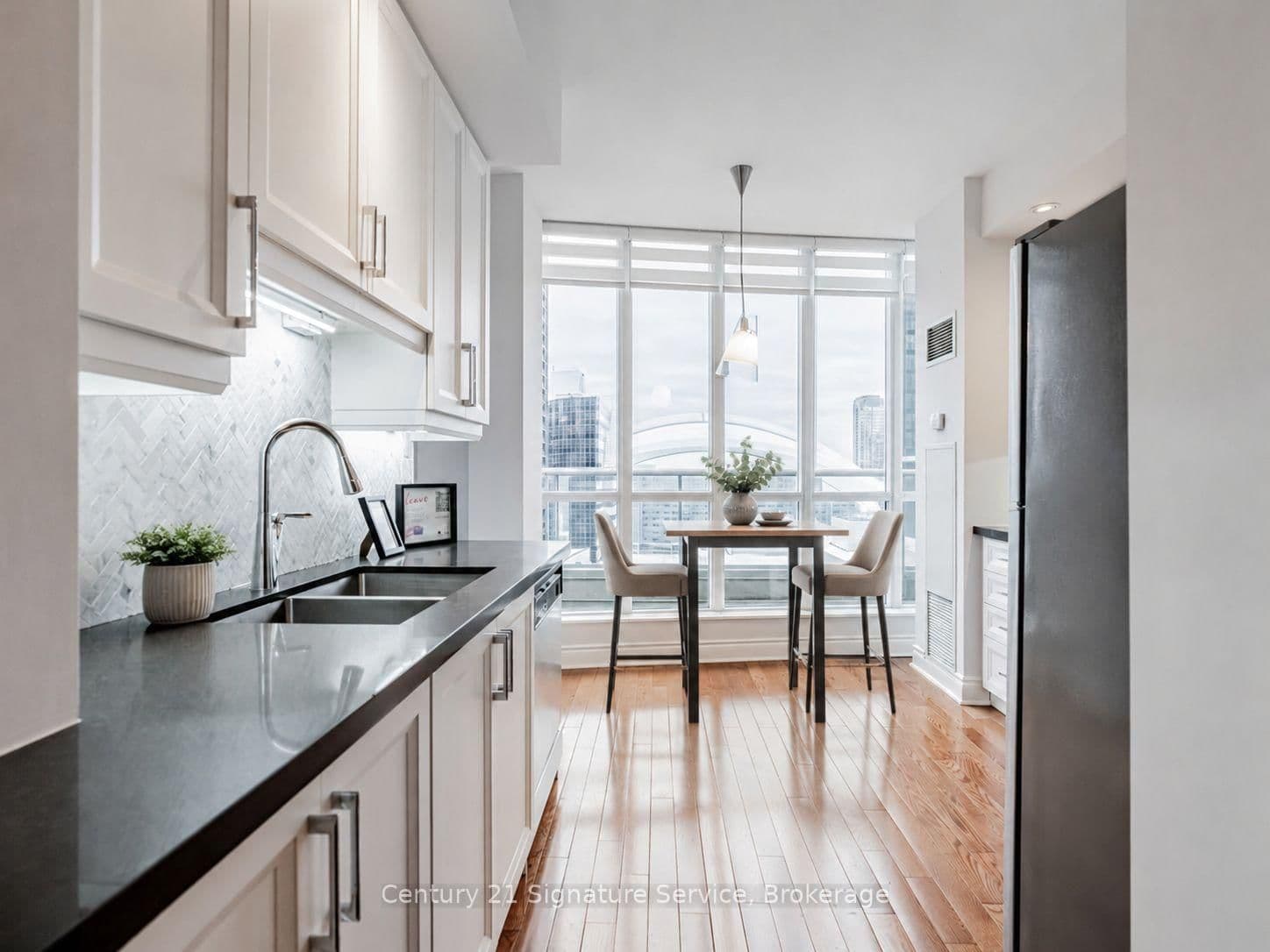 250 Wellington Street W, Unit PH36 - Image 5