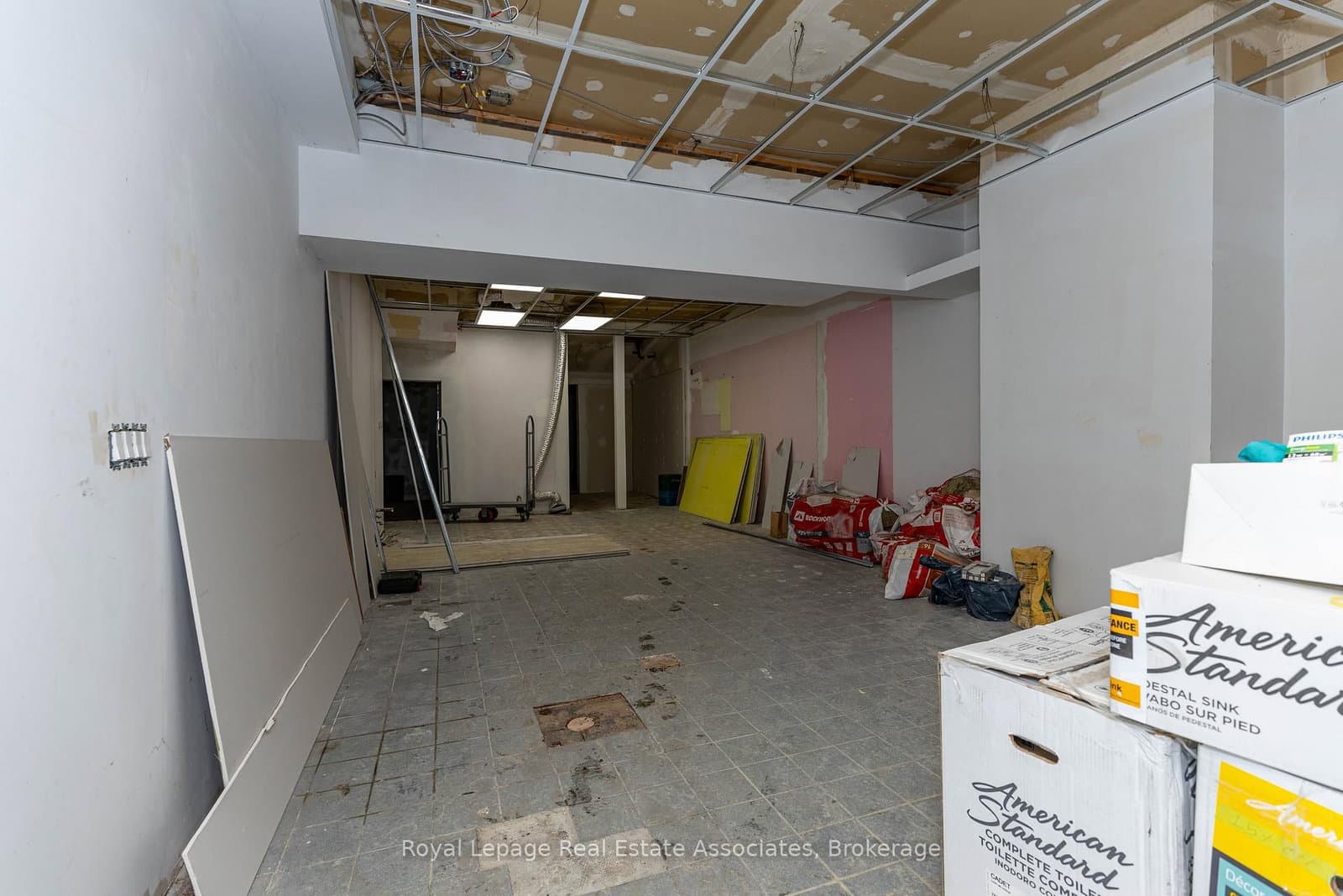 198 Bathurst Street - Image 2