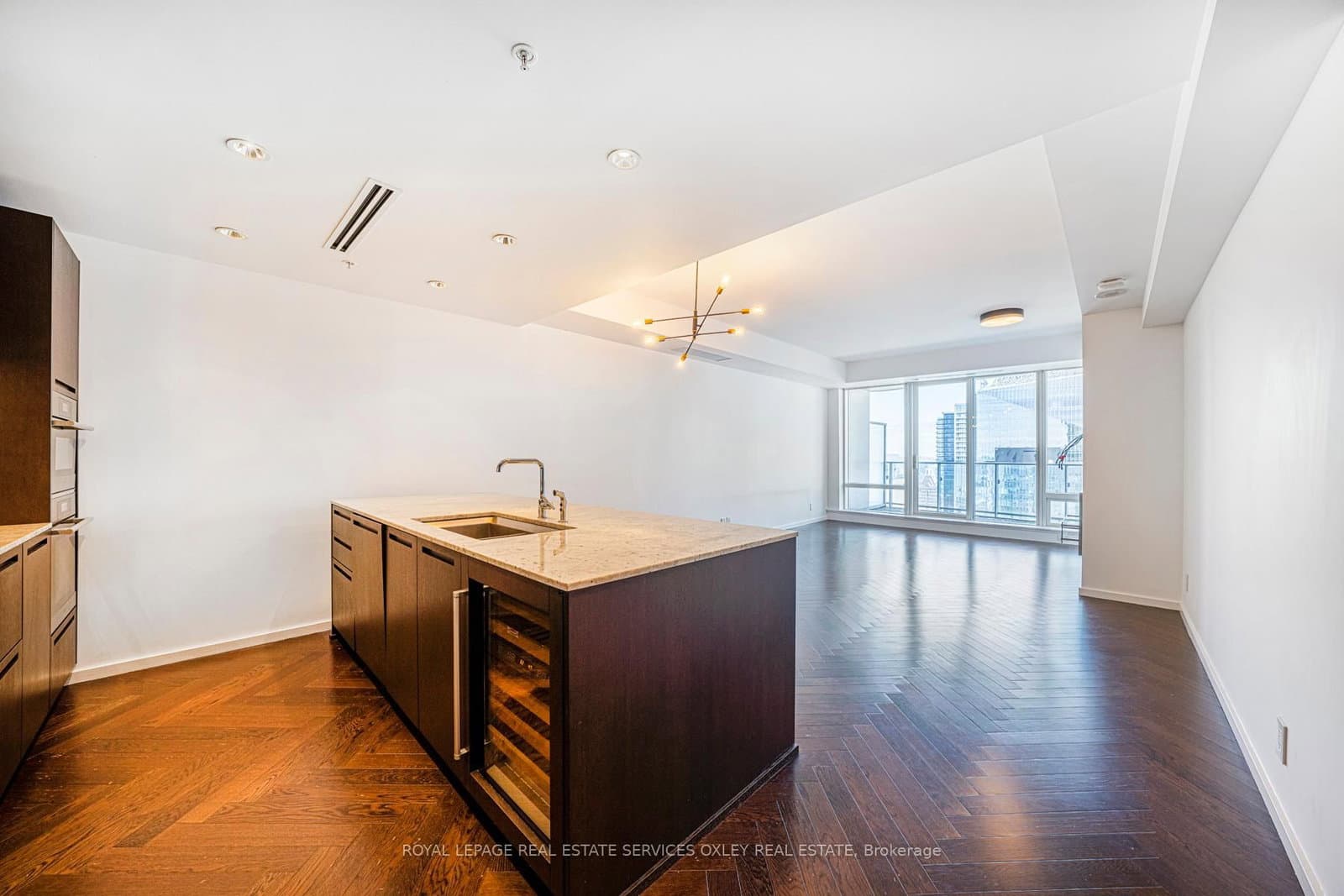 180 UNIVERSITY Avenue, Unit 4708 - Image 6
