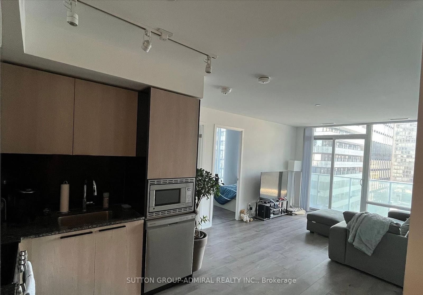 501 Yonge Street, Unit 812 - Image 3