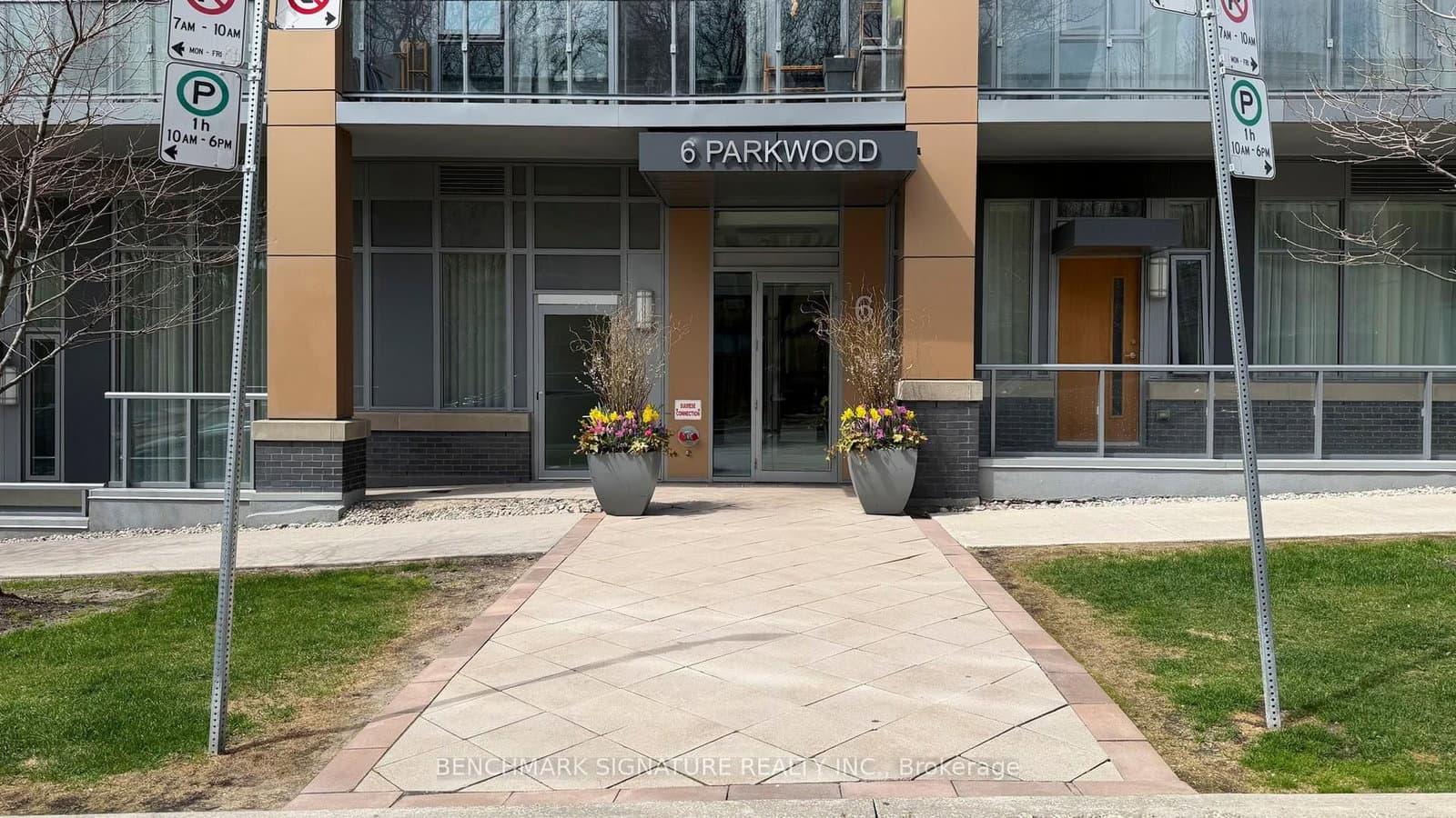 6 Parkwood Avenue, Unit Th106 - Image 4