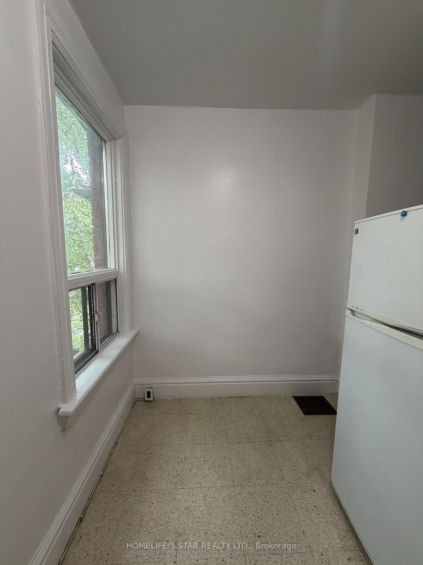 743 Euclid Avenue, Unit Apt 2 - Image 4