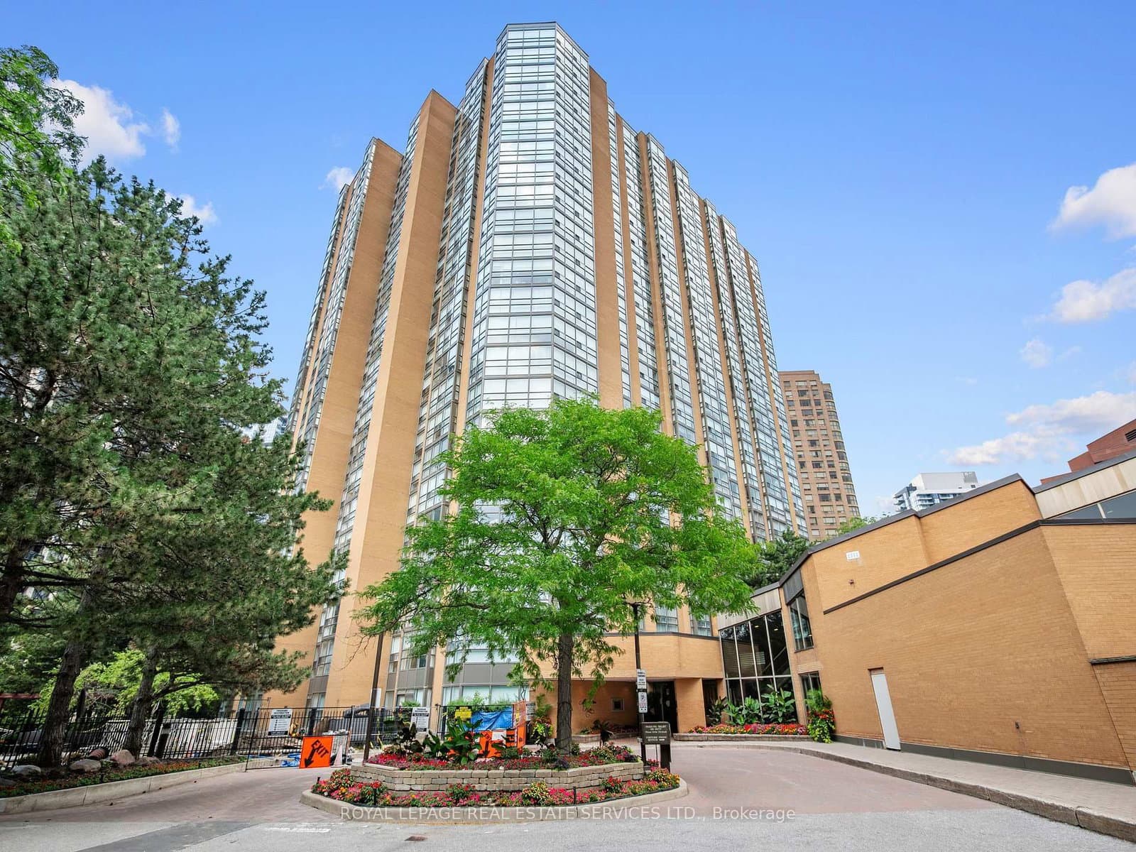 #1404 - 131 Beecroft Road